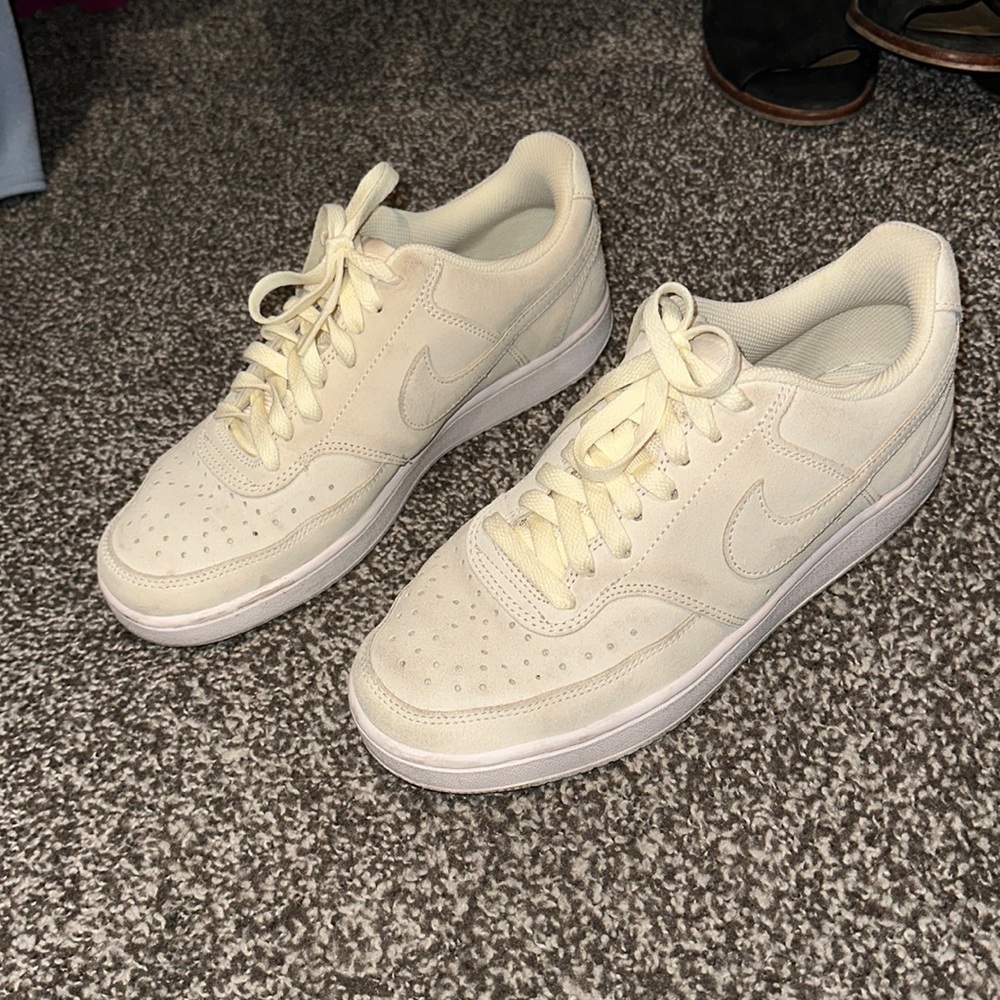 Women’s Nike sneaker
